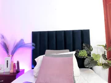 Saracruuz Chaturbate stream image from May 09, 2025
