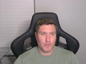Averagenextdoor Chaturbate stream image from May 09, 2025