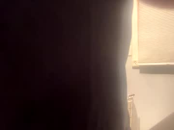 1hunglo412 Chaturbate stream image from May 09, 2025