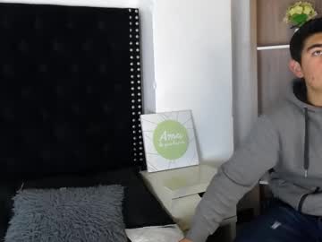 Alejandroramiirez_ Chaturbate stream image from May 09, 2025