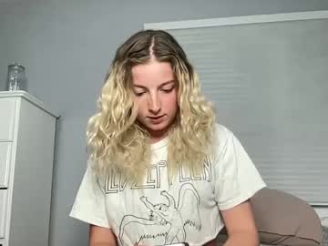Official_Ellieanne Chaturbate stream image from May 09, 2025