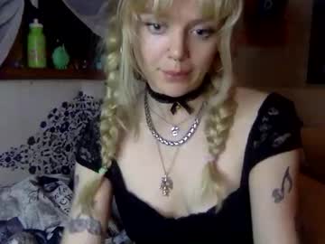 Lucieraw Chaturbate stream image from May 09, 2025