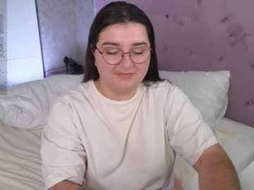 Kira_Fire Chaturbate stream image from May 09, 2025
