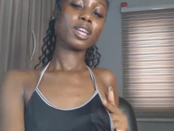 Choco_Petitqueen Chaturbate stream image from May 09, 2025
