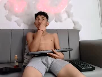 Andrew_Thomsom Chaturbate stream image from May 09, 2025
