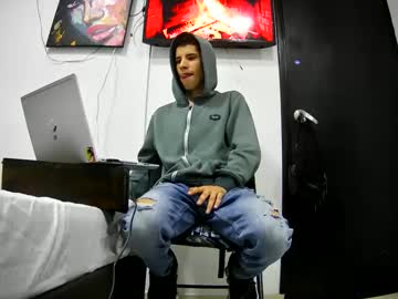 Newlatino1 Chaturbate stream image from May 09, 2025