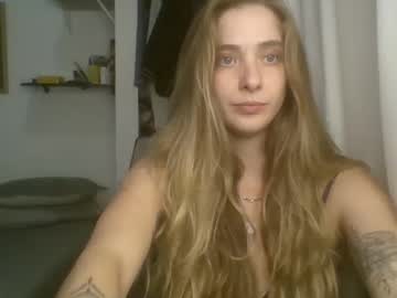 Oxeniki14 Chaturbate stream image from May 09, 2025