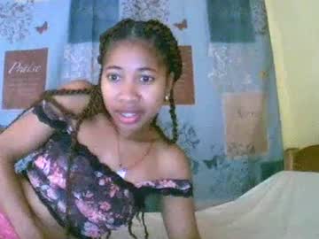 Bellaena Chaturbate stream image from May 10, 2025