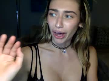 Heybells Chaturbate stream image from May 10, 2025