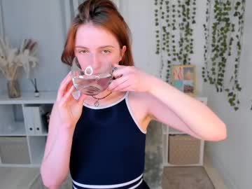 Fionazoomer Chaturbate stream image from May 10, 2025