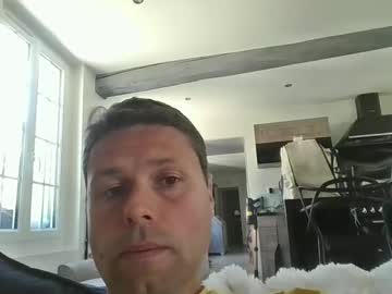 Ienien86 Chaturbate stream image from May 10, 2025
