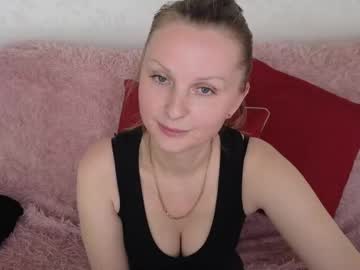 Belleamiee Chaturbate stream image from May 10, 2025