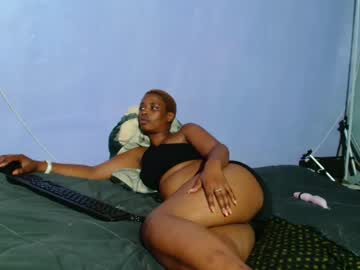 Angelakissesu Chaturbate stream image from May 10, 2025