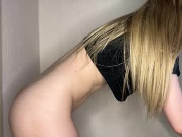 Rosyandxbell Chaturbate stream image from May 10, 2025