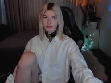 Hotchubently Chaturbate stream image from May 11, 2025