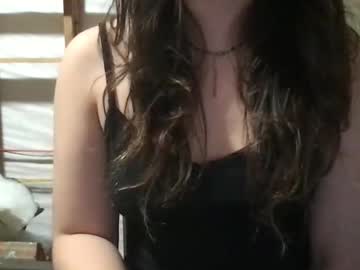 Gwenmothly Chaturbate stream image from May 11, 2025