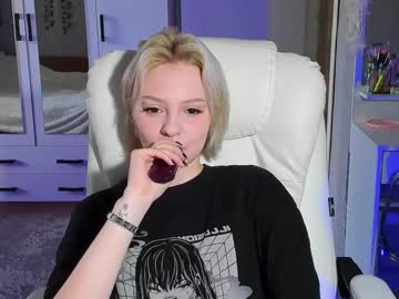 Ellales Chaturbate stream image from May 11, 2025