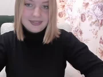 Emilywooow Chaturbate stream image from May 11, 2025