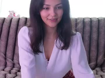 Hihika Chaturbate stream image from May 11, 2025