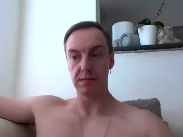 Ploki2000 Chaturbate stream image from May 11, 2025