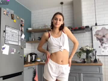 Quennacapell Chaturbate stream image from May 11, 2025