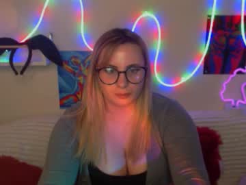 Marrykiss33 Chaturbate stream image from May 11, 2025