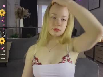 Angelkissmee Chaturbate stream image from May 11, 2025