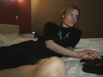 Vantablackcat Chaturbate stream image from May 11, 2025