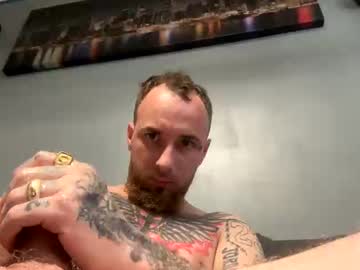 Itshugggee Chaturbate stream image from May 12, 2025