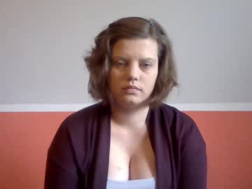 Adrianaglow Chaturbate stream image from May 12, 2025