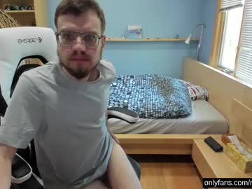 Momotkb Chaturbate stream image from May 12, 2025
