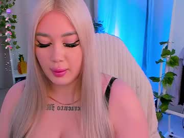Dustbunnii Chaturbate stream image from May 12, 2025