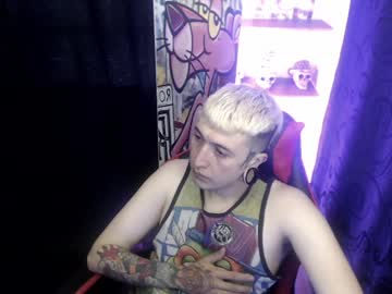 Fuxkthehell Chaturbate stream image from May 12, 2025