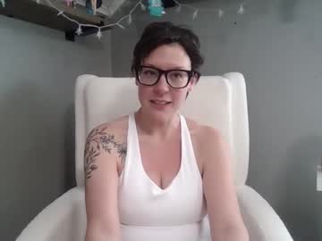 Hazelhinter Chaturbate stream image from May 12, 2025