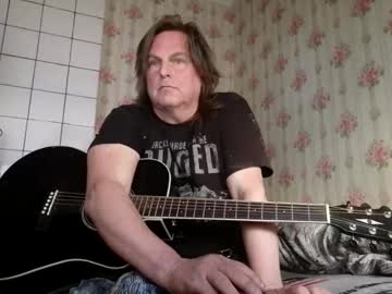 Dan221233 Chaturbate stream image from May 12, 2025