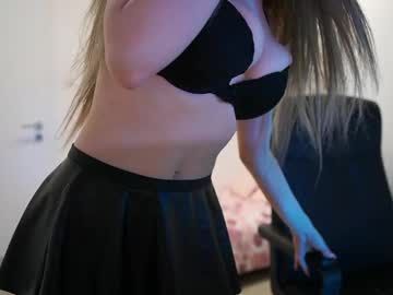 Evelyncage_ Chaturbate stream image from May 12, 2025