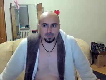 Ziesh Chaturbate stream image from May 12, 2025