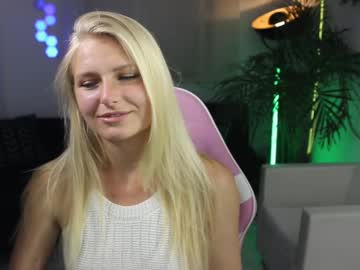 Crystal_Blond Chaturbate stream image from May 12, 2025