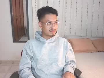 Omy___ Chaturbate stream image from May 12, 2025