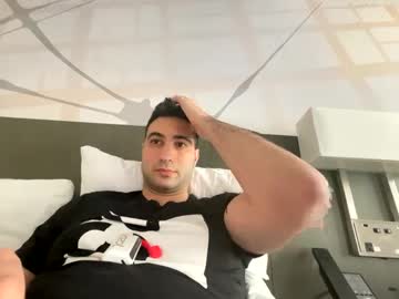 Ragnearyou Chaturbate stream image from May 12, 2025