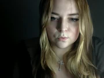 Thaliadoll02 Chaturbate stream image from May 13, 2025