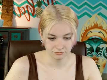 Chillsnail Chaturbate stream image from May 13, 2025