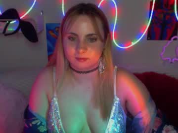 Marrykiss33 Chaturbate stream image from May 13, 2025