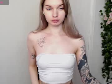 Lounahyan Chaturbate stream image from May 13, 2025