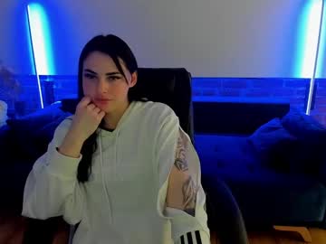 Lalyloves Chaturbate stream image from May 13, 2025