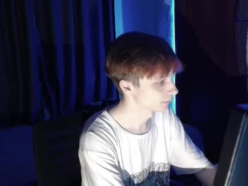 Daylilong Chaturbate stream image from May 13, 2025