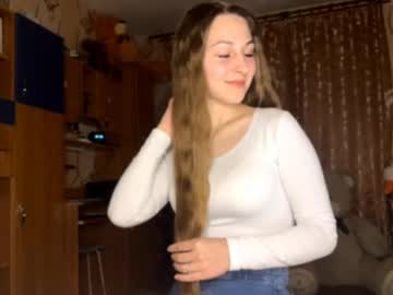 Dollycoomer Chaturbate stream image from May 13, 2025