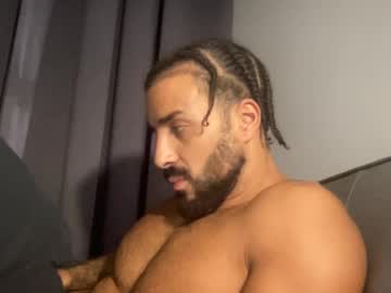 Kingomzie Chaturbate stream image from May 13, 2025
