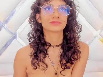 Selenareyess Chaturbate stream image from May 13, 2025