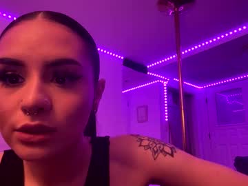 Icyalazae Chaturbate stream image from May 14, 2025